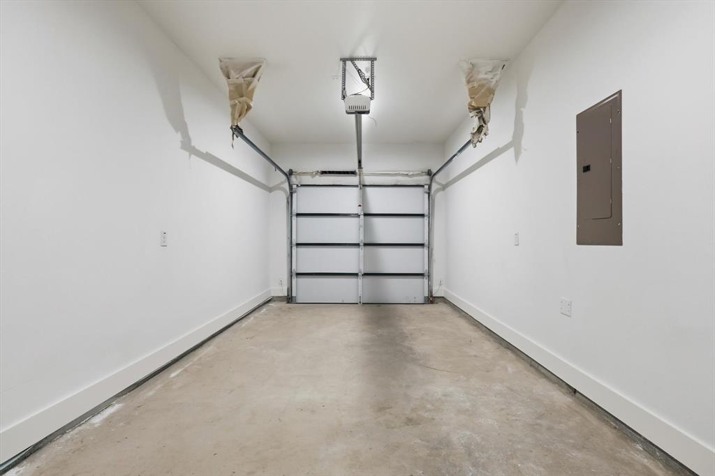 lincoln Manor - Residential