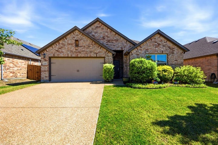 Photo 1 of 26 — 2208 Maplewood Drive, Melissa, TX 75454