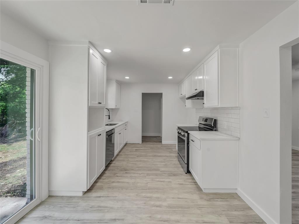 806 Ivywood Drive