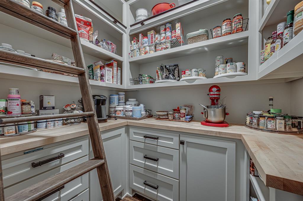 Hickory Hill Estate - Residential