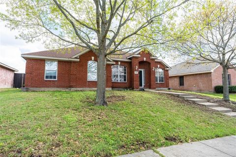 Photo of 2108 Acorn Grove, Mesquite, TX 75181 (MLS # 21206812)