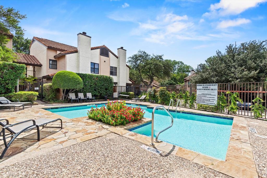 Preston Oaks Crossing Condos 01 & 02 - Residential