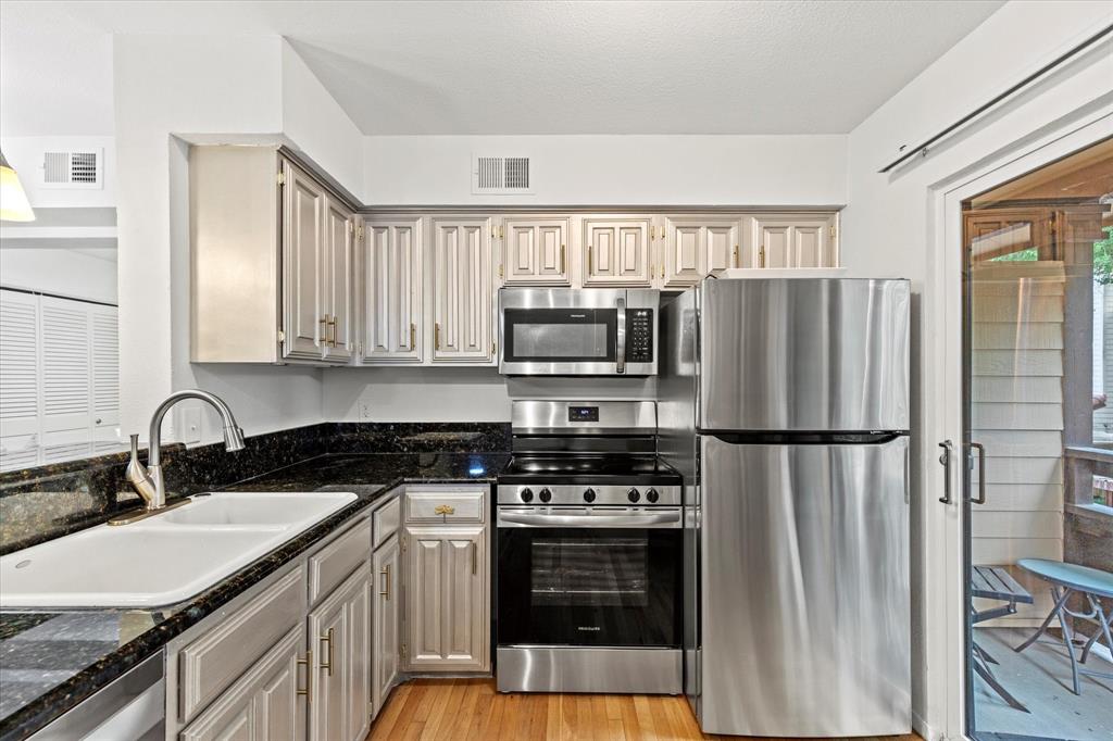 Preston Oaks Crossing Condos 01 & 02 - Residential