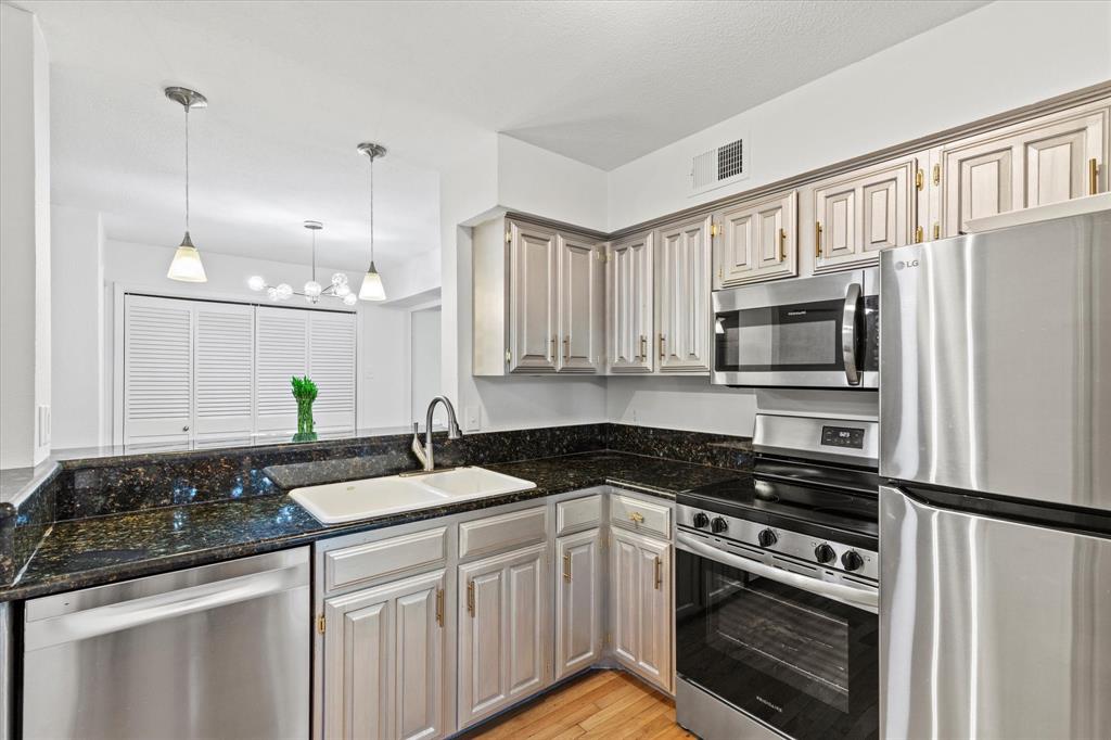 Preston Oaks Crossing Condos 01 & 02 - Residential