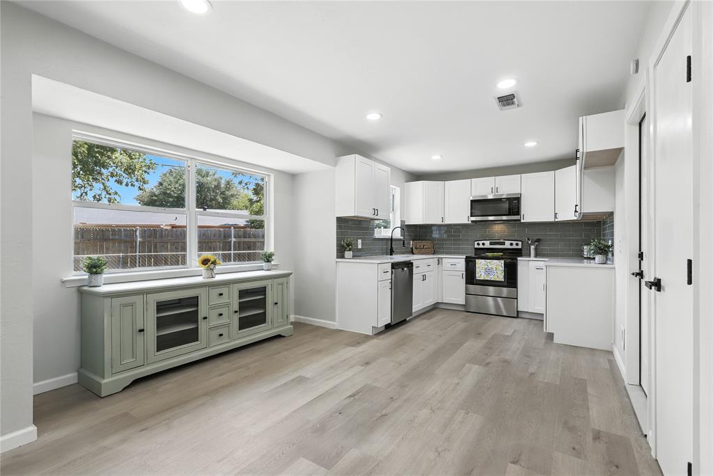 208 Roundtree Drive