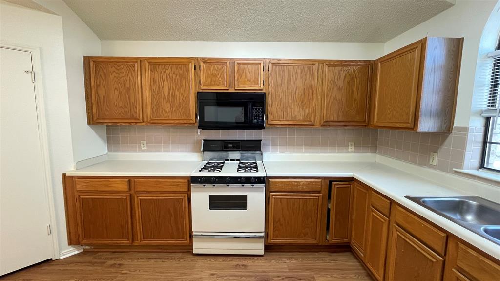 PINNACLE AT HIGH POINTE - Residential Lease