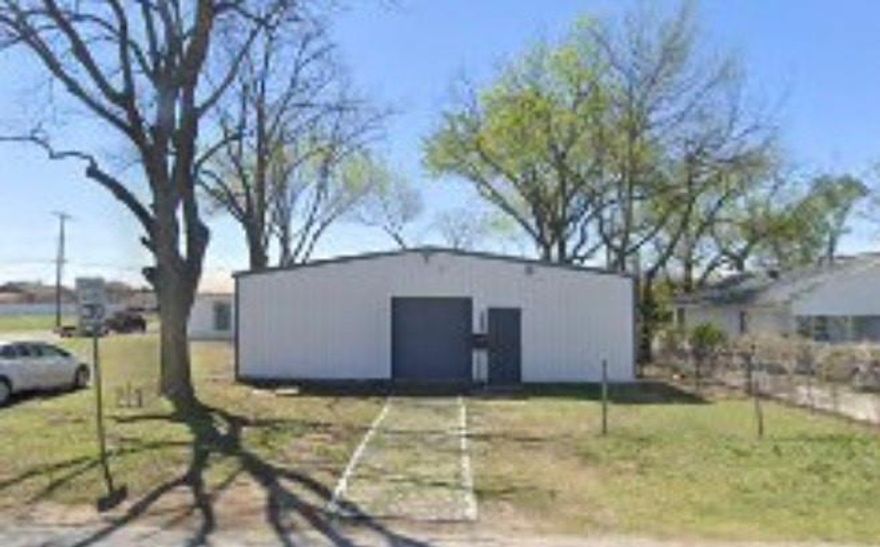 This building has so many possibilities. Kitchenette, 2 bathrooms and Tool cage, office area, three phase power and HVAC. Outside storage buildings Roll up bay door for deliveries. 
Prime location with easy access to I -30, Hwy 121 & I -35W.