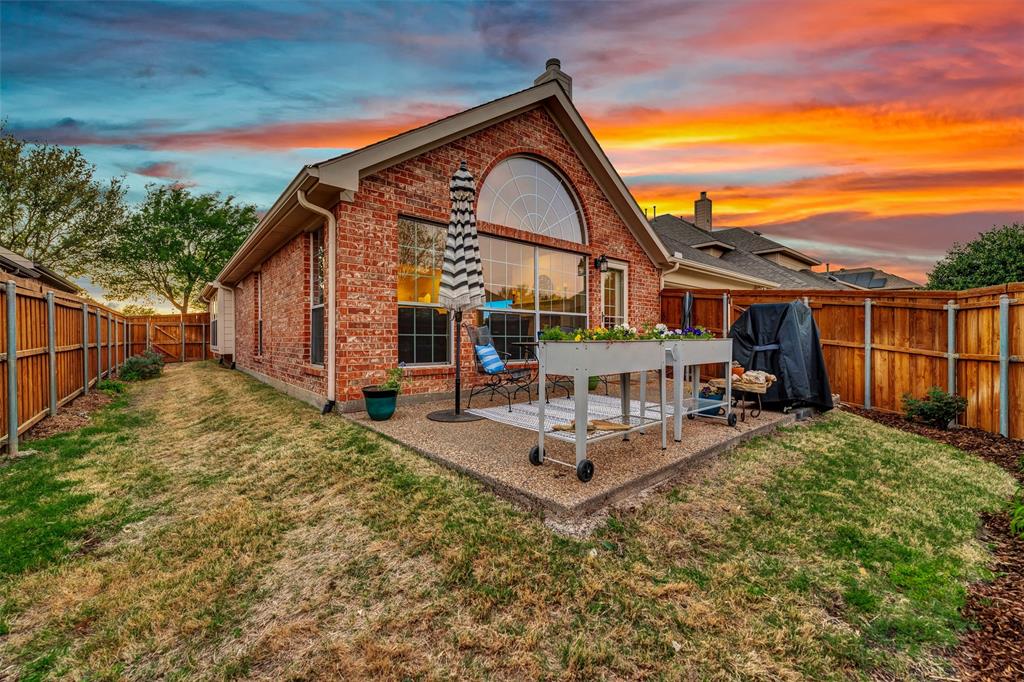 6810 Lee Meadow Drive