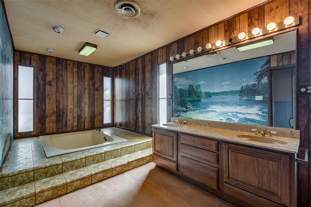 Grand Prairie, Texas 75050, United States, 3 Bedrooms Bedrooms, ,2 BathroomsBathrooms,Residential,Pending,17432