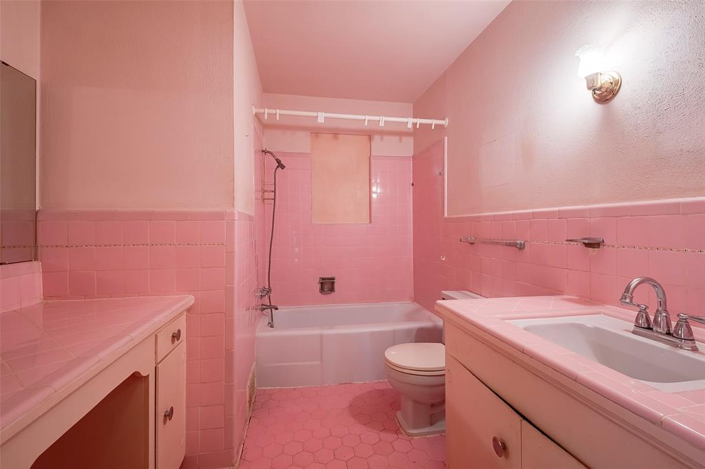 Grand Prairie, Texas 75050, United States, 3 Bedrooms Bedrooms, ,2 BathroomsBathrooms,Residential,Pending,17432