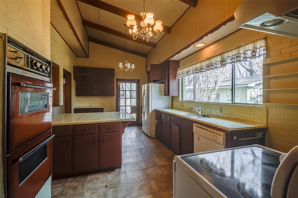 Grand Prairie, Texas 75050, United States, 3 Bedrooms Bedrooms, ,2 BathroomsBathrooms,Residential,Pending,17432