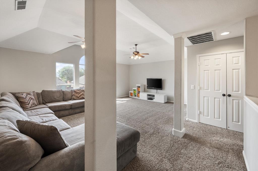 Mira Lagos - Residential