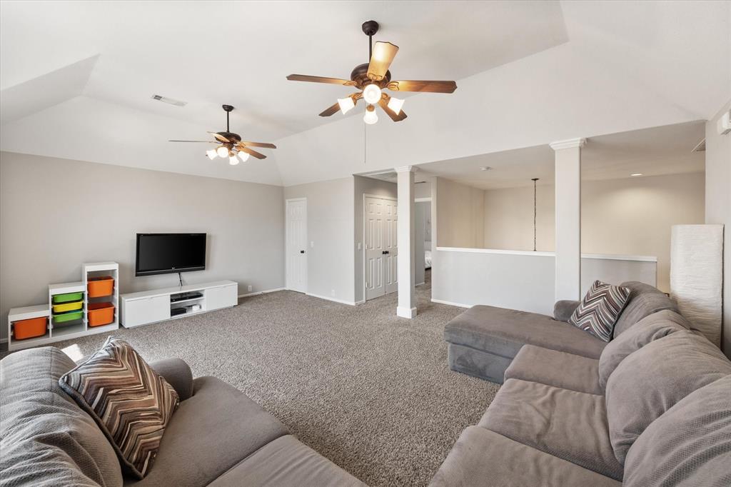 Mira Lagos - Residential