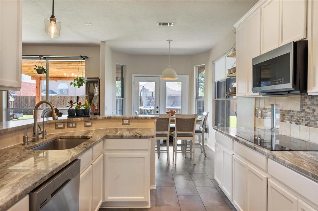 Mira Lagos - Residential