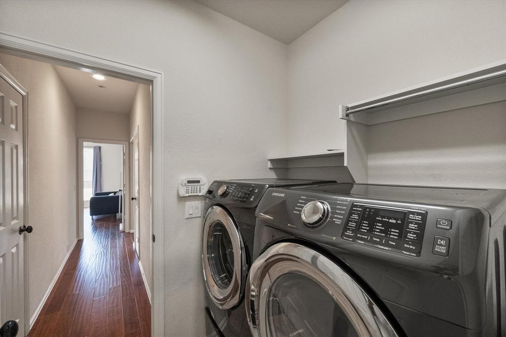 Mira Lagos - Residential