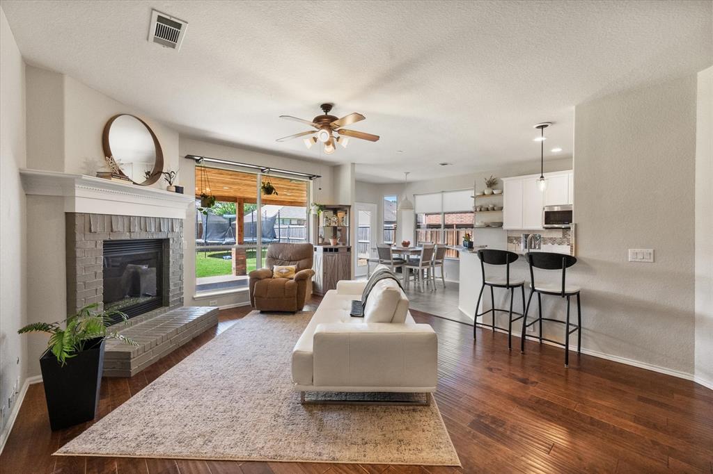 2815 S Serrano