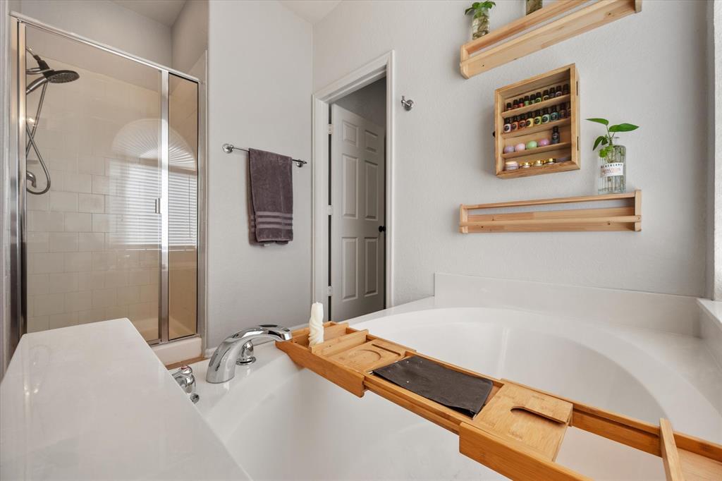 Mira Lagos - Residential