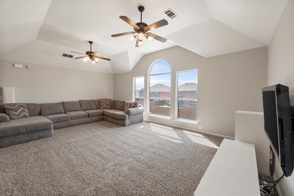 Mira Lagos - Residential