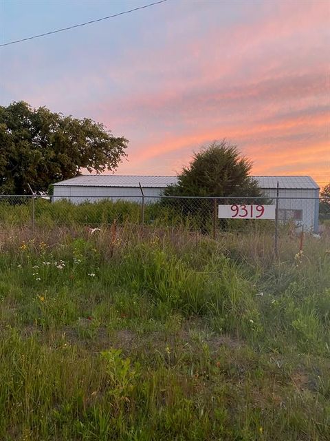 9319 U S HWY 287 Alvord TX 76225