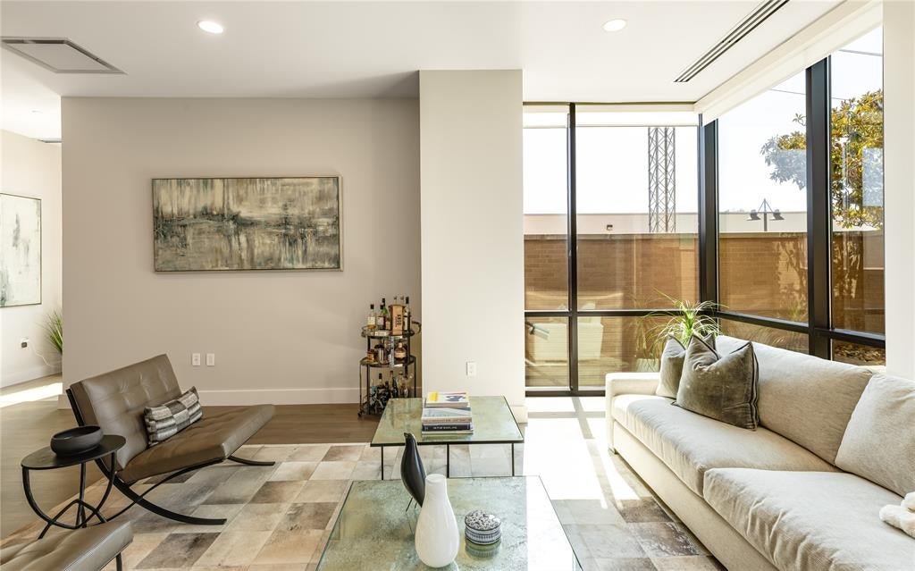 5656 N Central Expressway 103