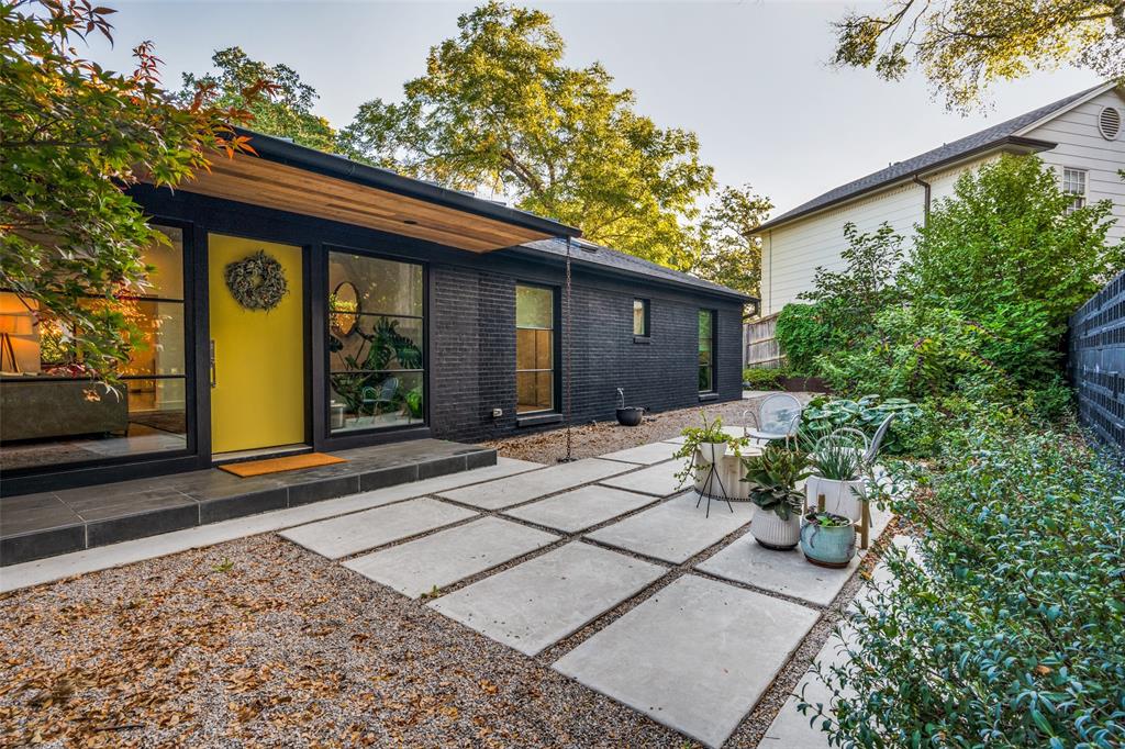 416 Crestwood Drive