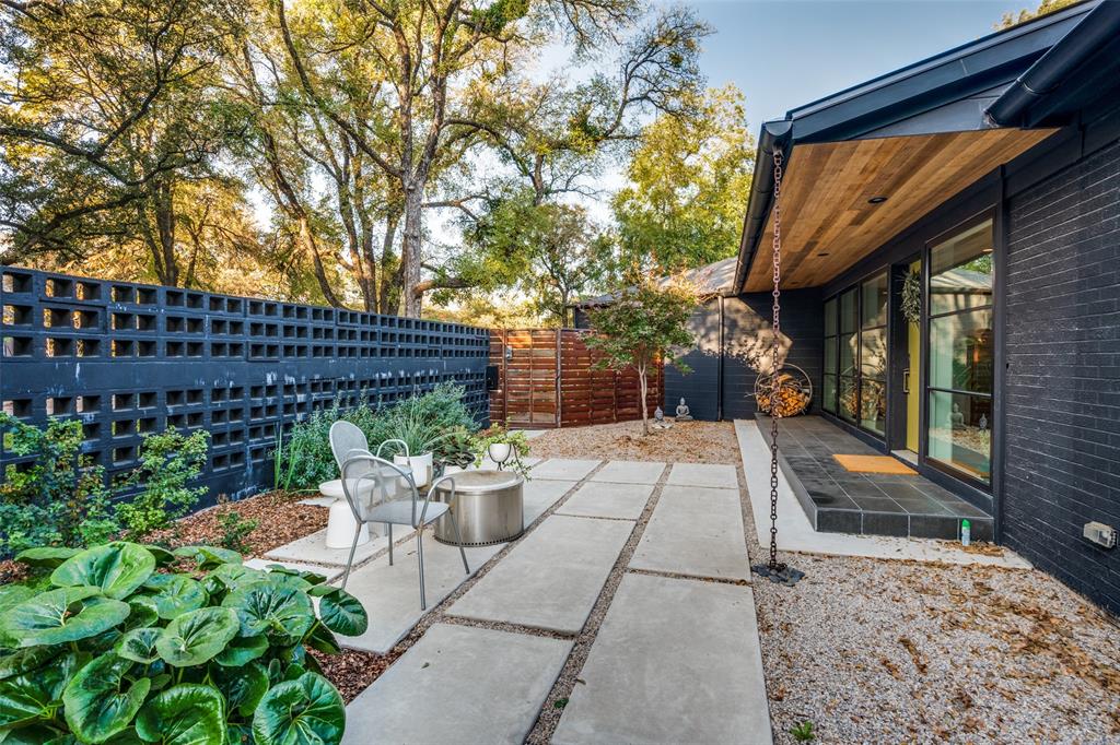 416 Crestwood Drive