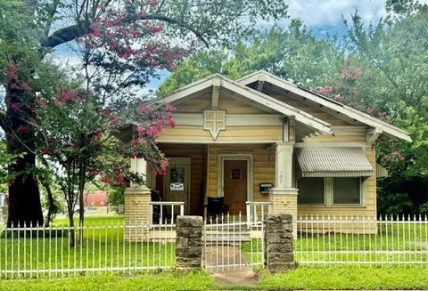 Photo of 107 8th Street NE, Paris, TX 75460 (MLS # 21314084)