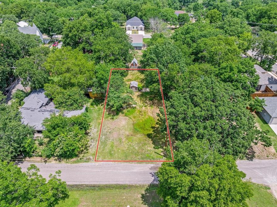 Great building lot located in South Bonham.  This neighborhood in Bonham is being revitalized.  Located near Powder Creek Park, which offers a beautiful walking trail, Splash pad, covered area for picnics and wonderful park for Children to explore.  Nice opportunity to build a single family home or Duplex.  No survey available.