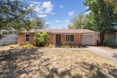 Tiny photo for 4816 Eastover Avenue, Fort Worth, TX 76119 (MLS # 21338669)