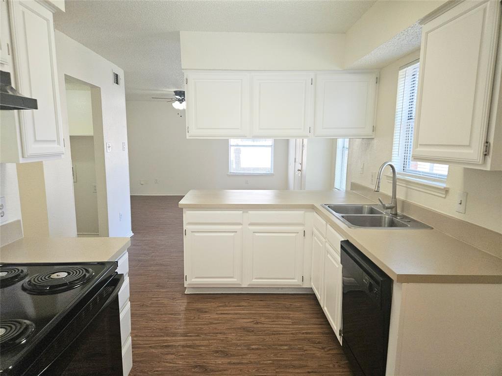 HUNTINGTON VILLAGE ADDITION - Residential Lease