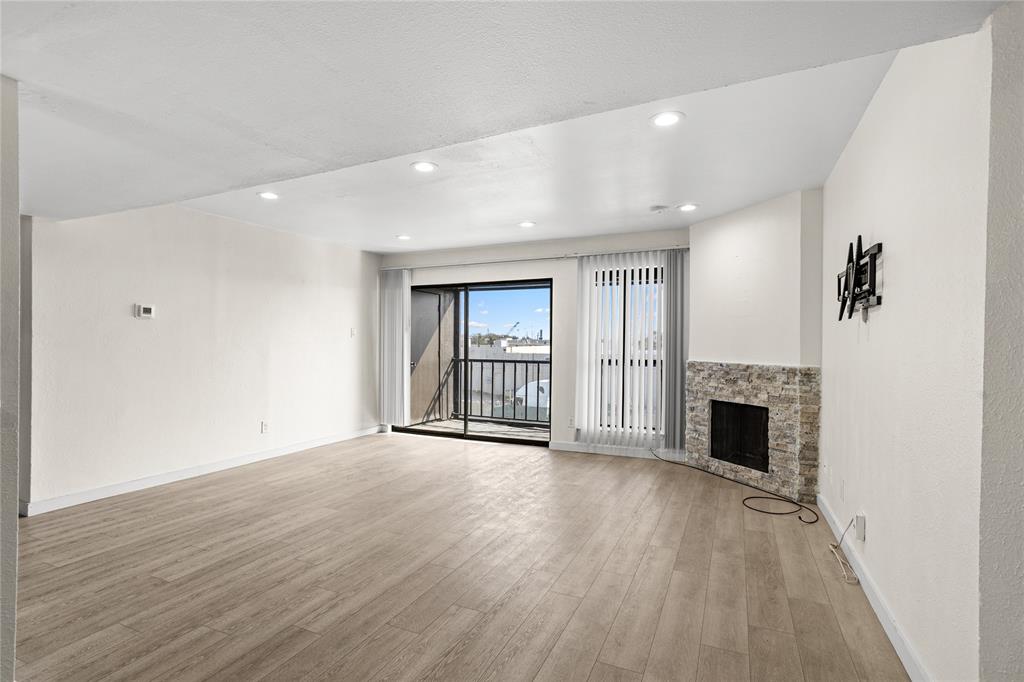 Cambridge Condos Ph 01 03 - Residential