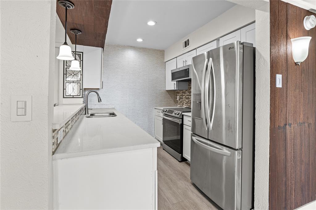 Cambridge Condos Ph 01 03 - Residential