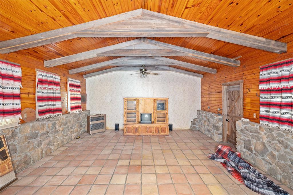 601 Country Oaks Lane