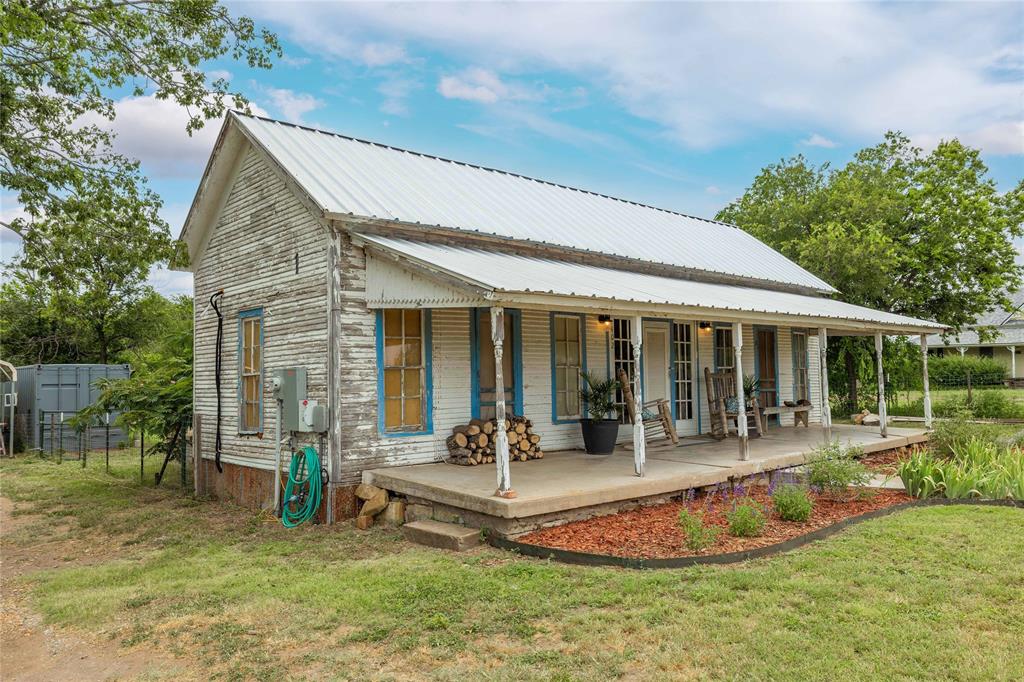 402 S Liveoak Street