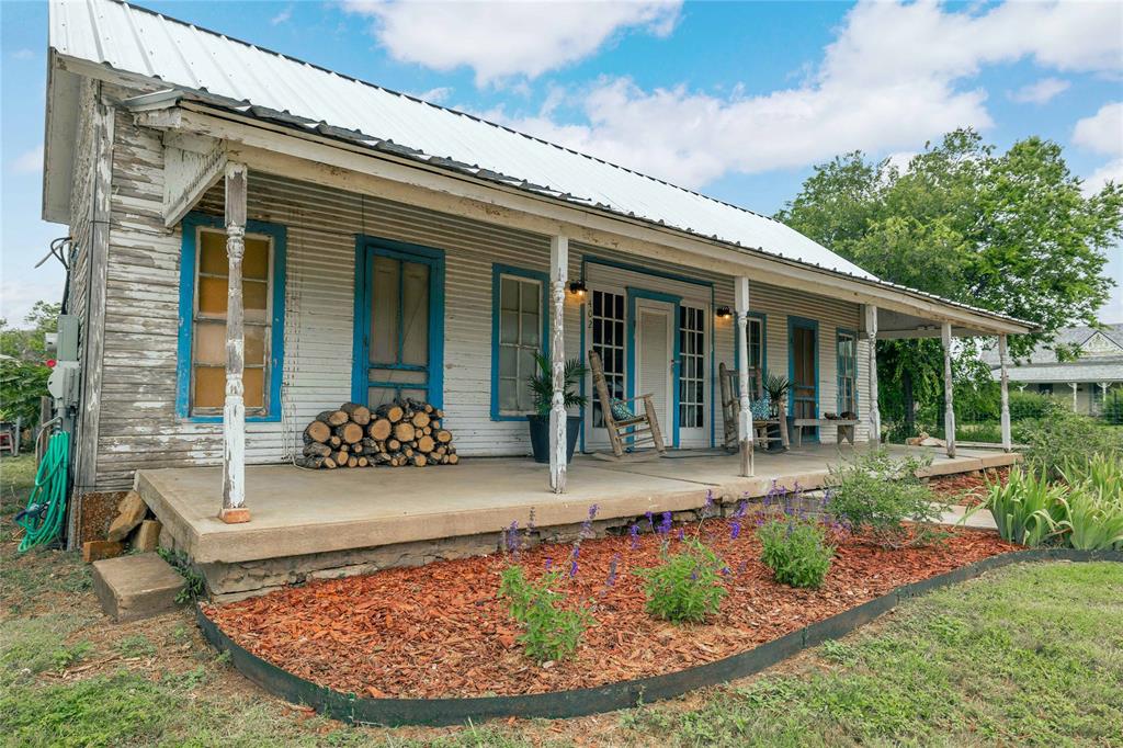 402 S Liveoak Street