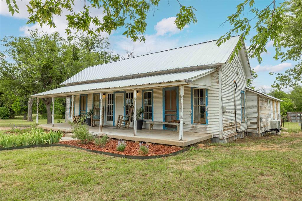 402 S Liveoak Street