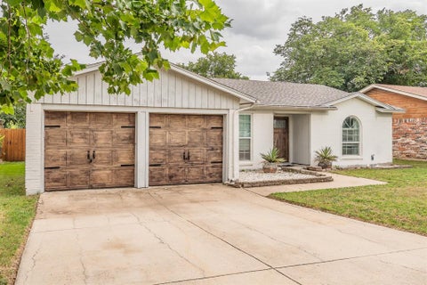 Photo of 5612 Macgregor Drive, Haltom City, TX 76148 (MLS # 21312733)