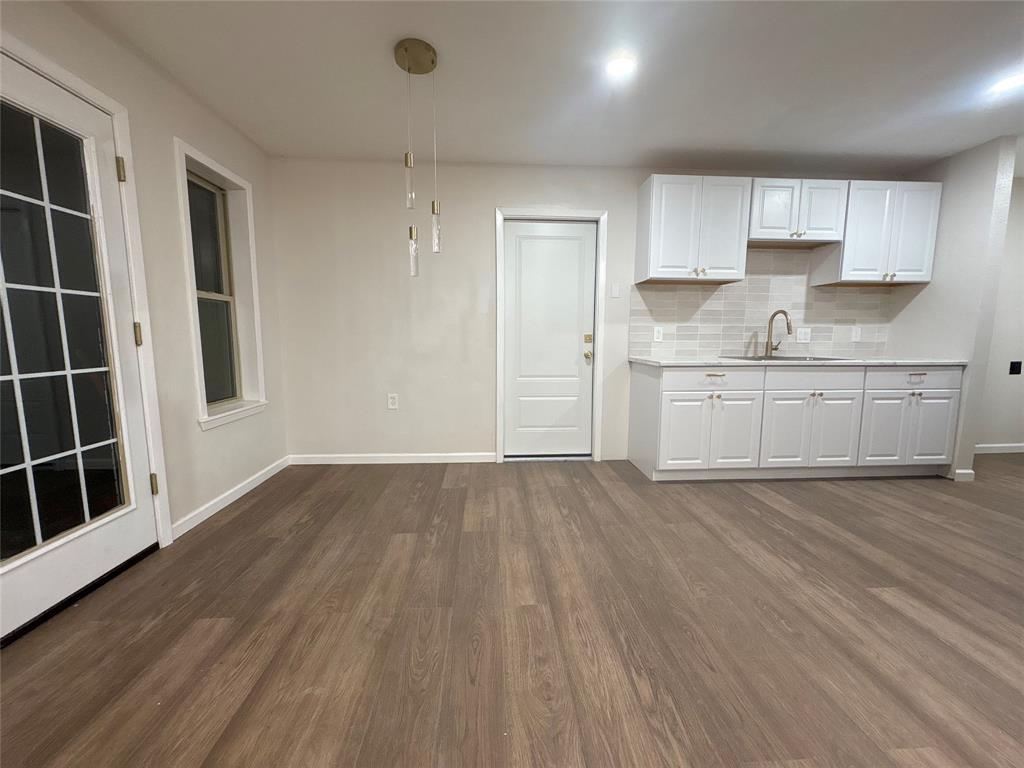 1704 Phillips Lane