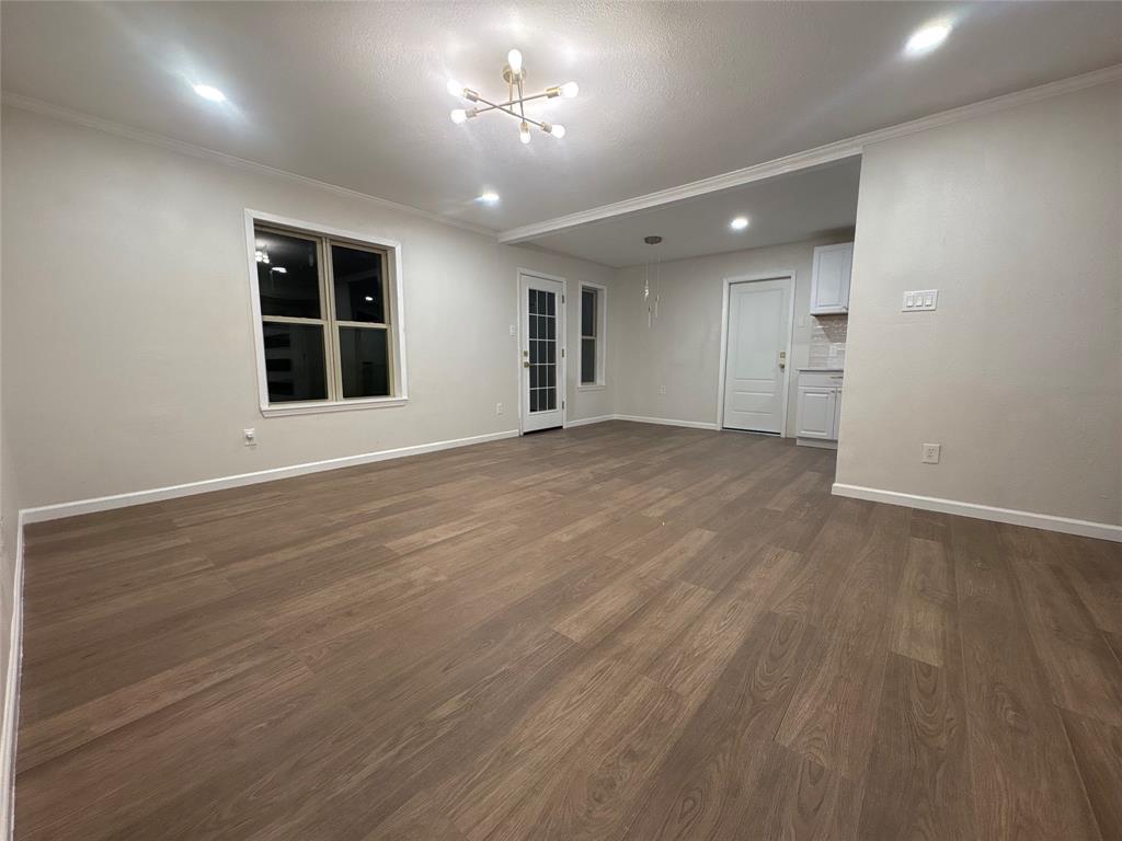 1704 Phillips Lane