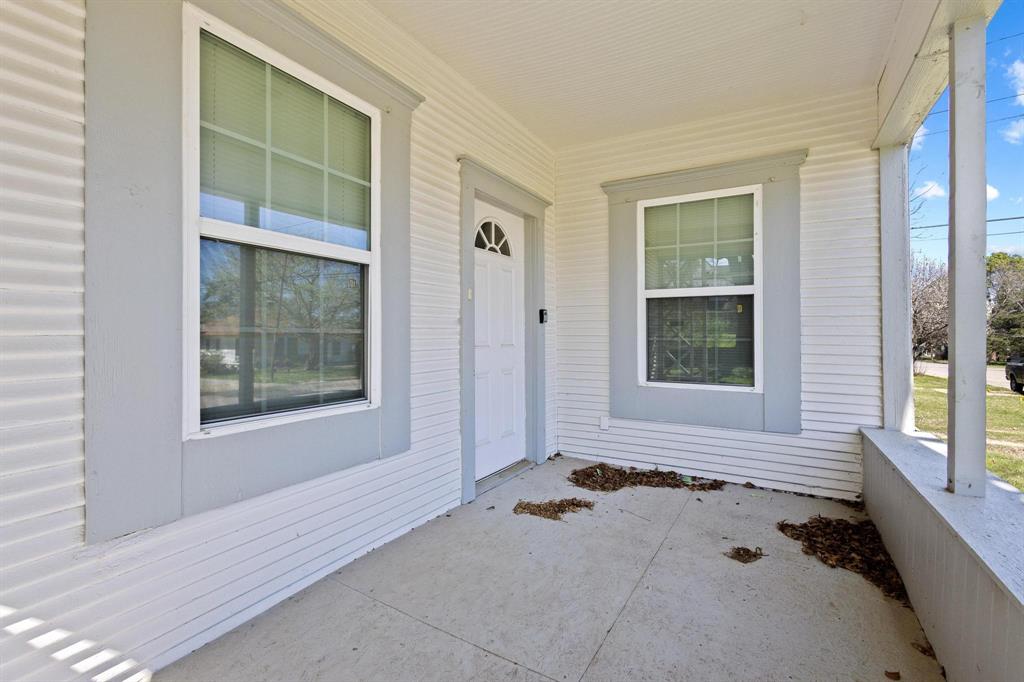 709 N Chandler Avenue