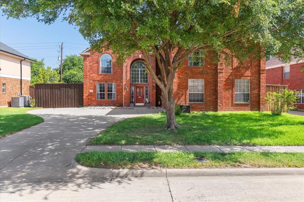 1013 Larkspur Drive