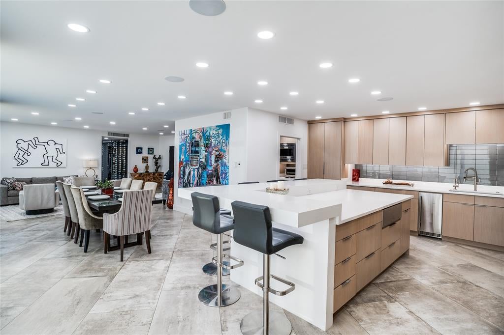 6211 W Northwest Highway 707