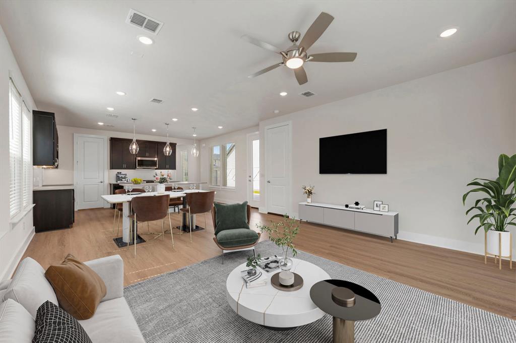 1113 Amaryllis Lane
