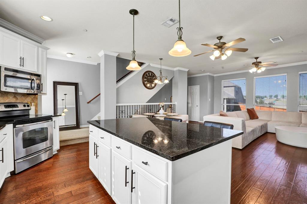 2700 Club Ridge Drive 8