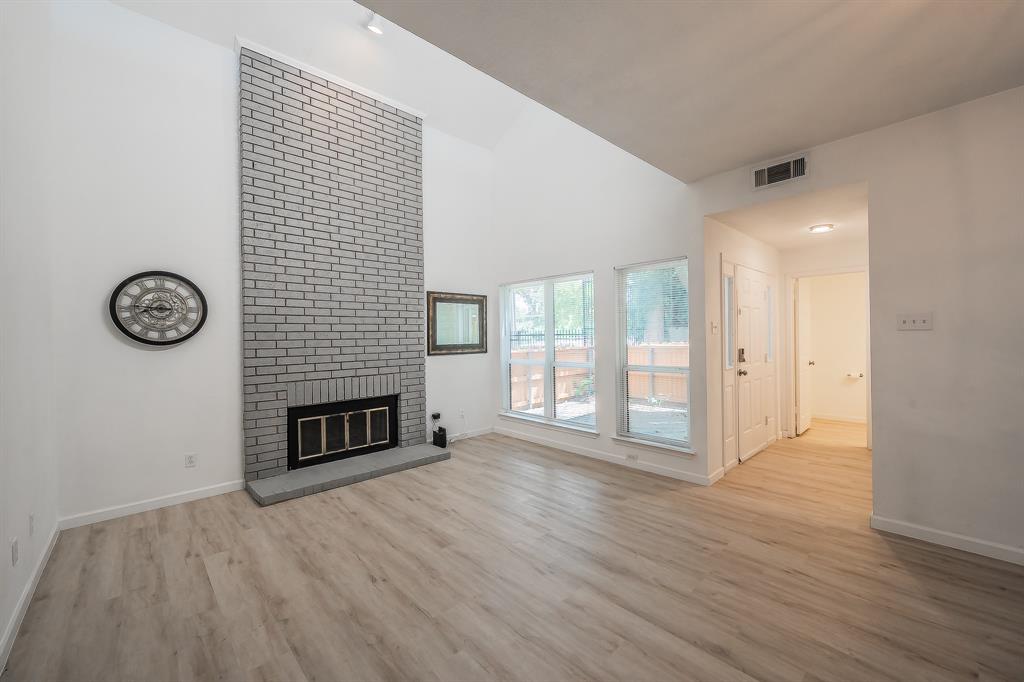 Forest Point Twnhms Condo Ph 01-02 - Residential