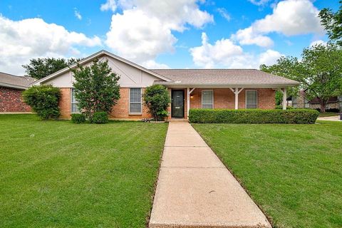 Photo of 4053 Glenbrook Drive, Arlington, TX 76015 (MLS # 21255432)