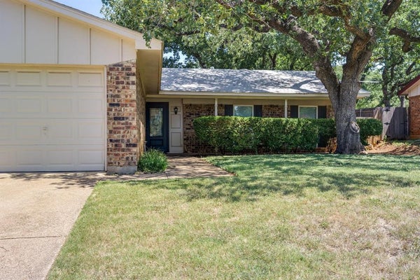 2101 WARWICK DR, ARLINGTON, TX 76015 - Image 0dbbfae663c4b3932399fdbba0ca96e5/1101749218