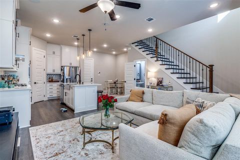 8210 Laflin Lane Dallas TX 75231