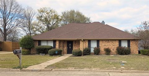 Photo of 1806 Hogan Lane, Mount Pleasant, TX 75455 (MLS # 21197258)