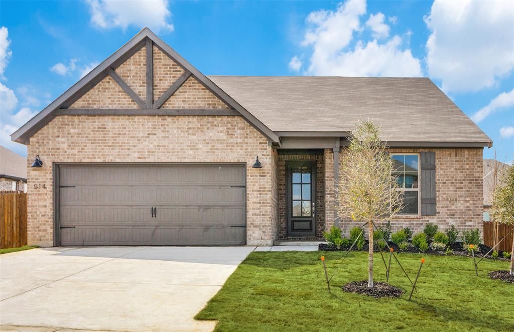 Photo of 514 Hillcrest Circle, Justin, TX 76247 (MLS # 21306775)